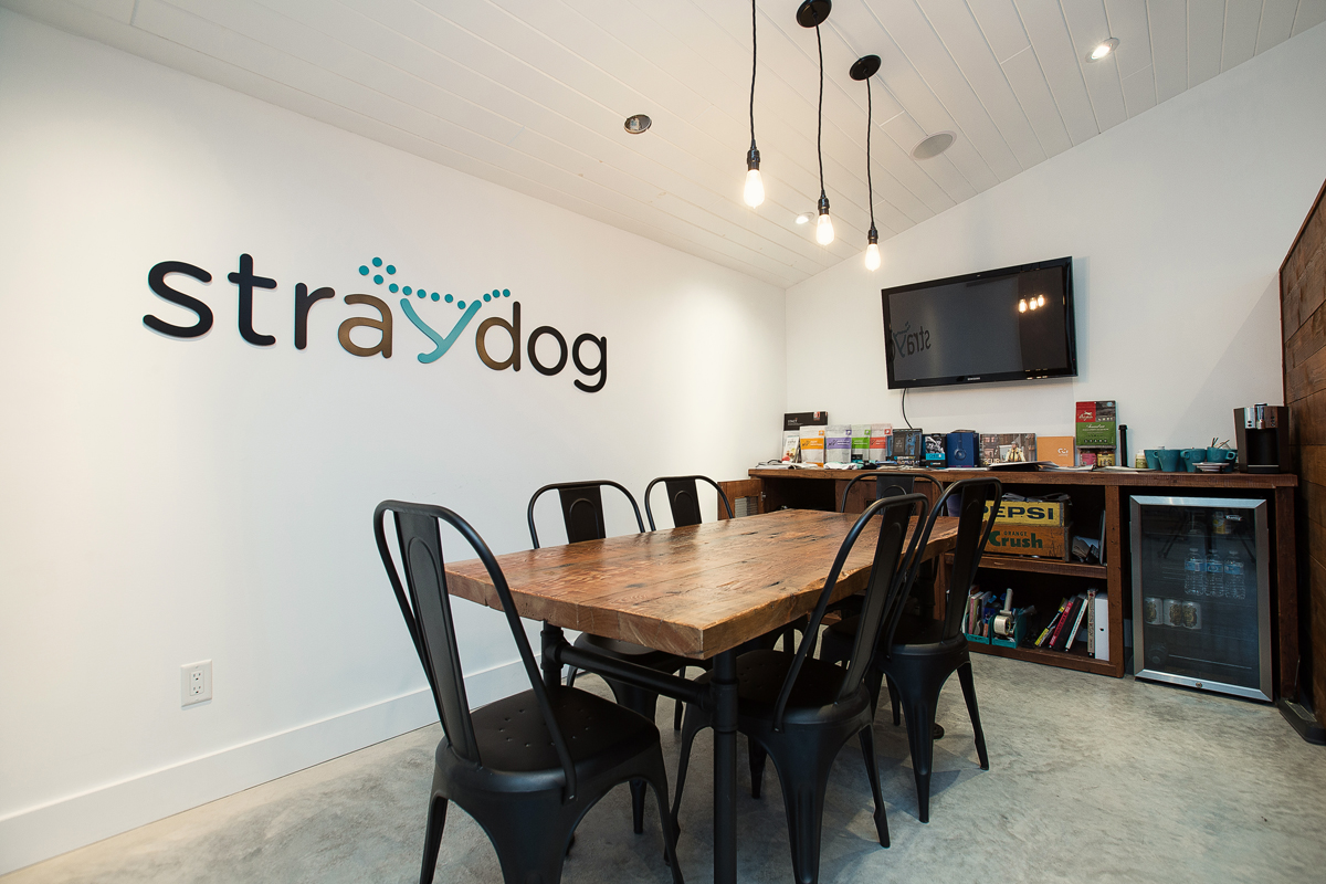 Straydog Branding logo